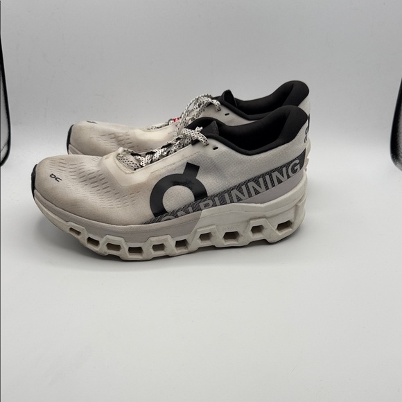 On Running Shoes - On Running CLOUDMONSTER Women’s 7.5 White and Black Athletic Shoes S3